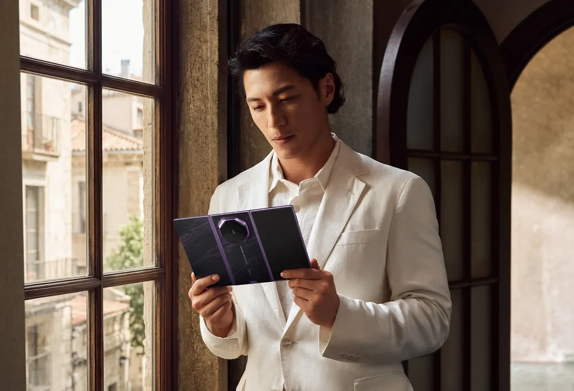 Huawei Mate XT2 dostiže cenu preko 5.000 evra na crnom tržištu