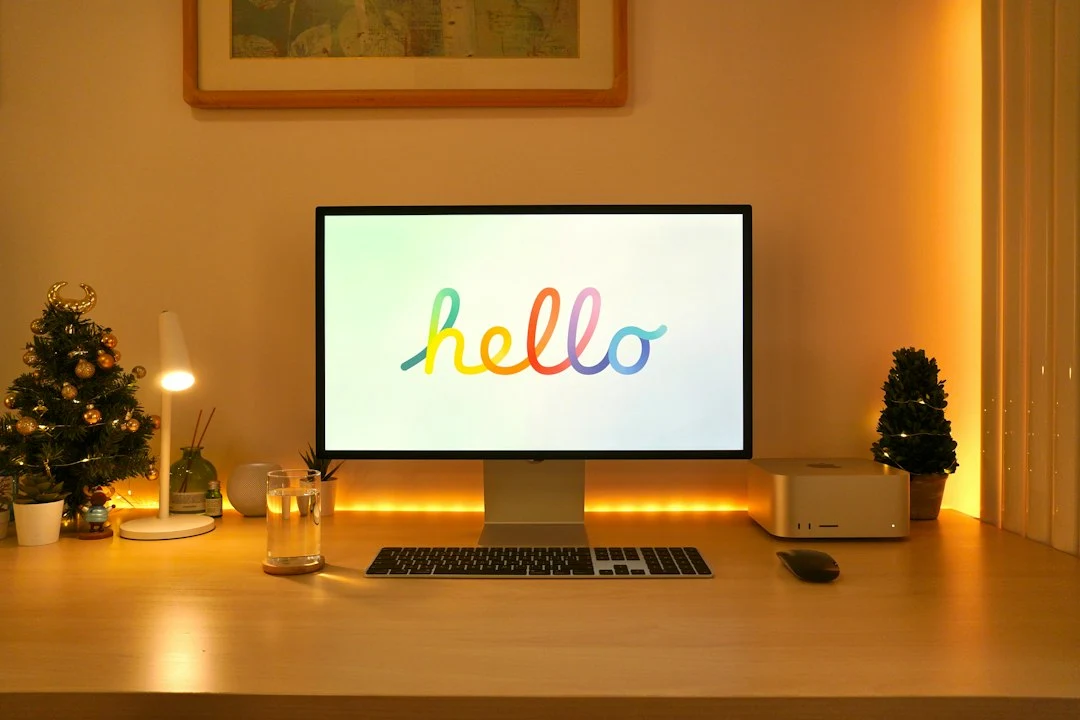 Apple prodavnice dobile novu 'Hello' dekoraciju